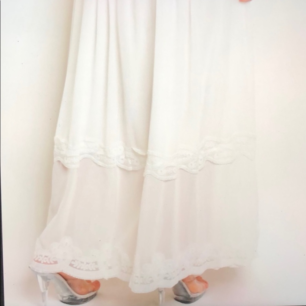 LAST ONE🌸white maxi dress - Picture 2 of 8